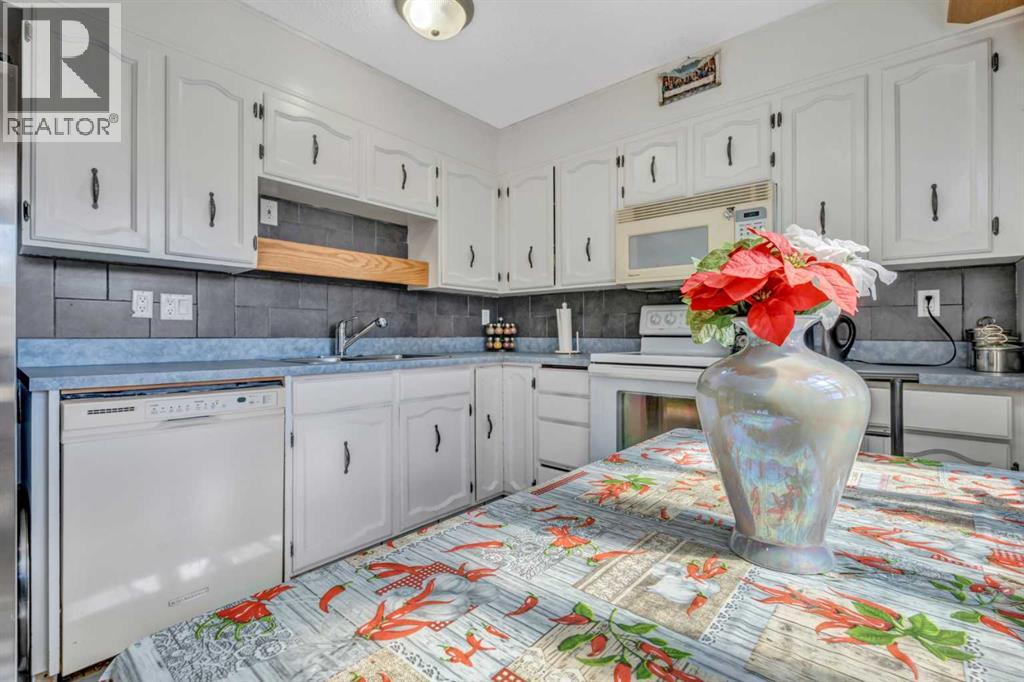 Single Family House for Sale in  Pinelore Place NE Pineridge Calgary 