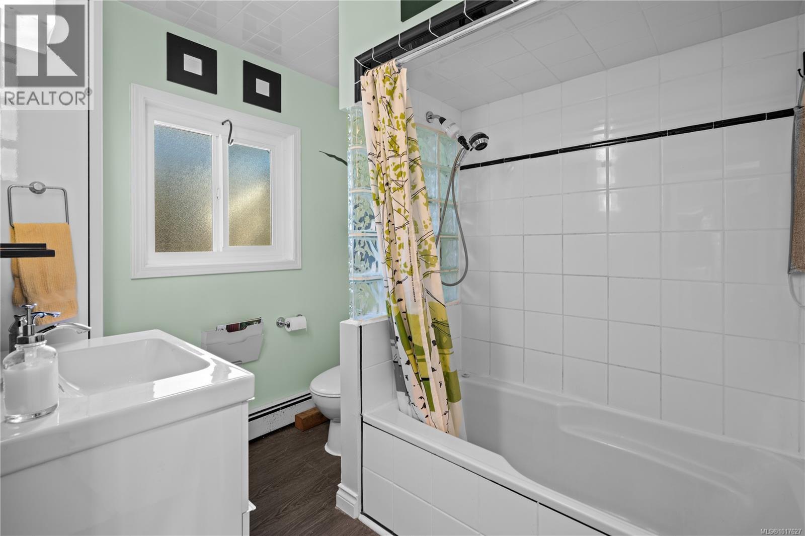 4490 Shore Way, Saanich