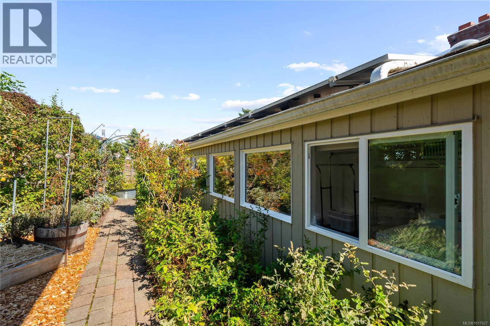 4490 Shore Way, Saanich