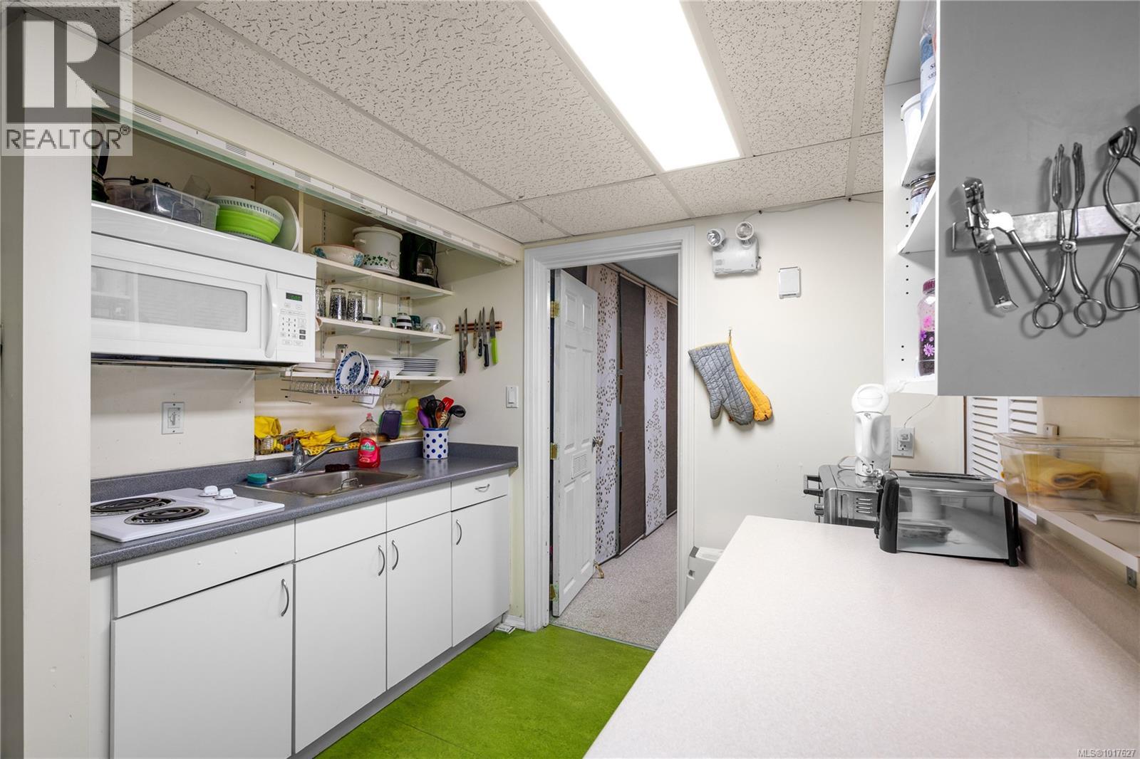 4490 Shore Way, Saanich