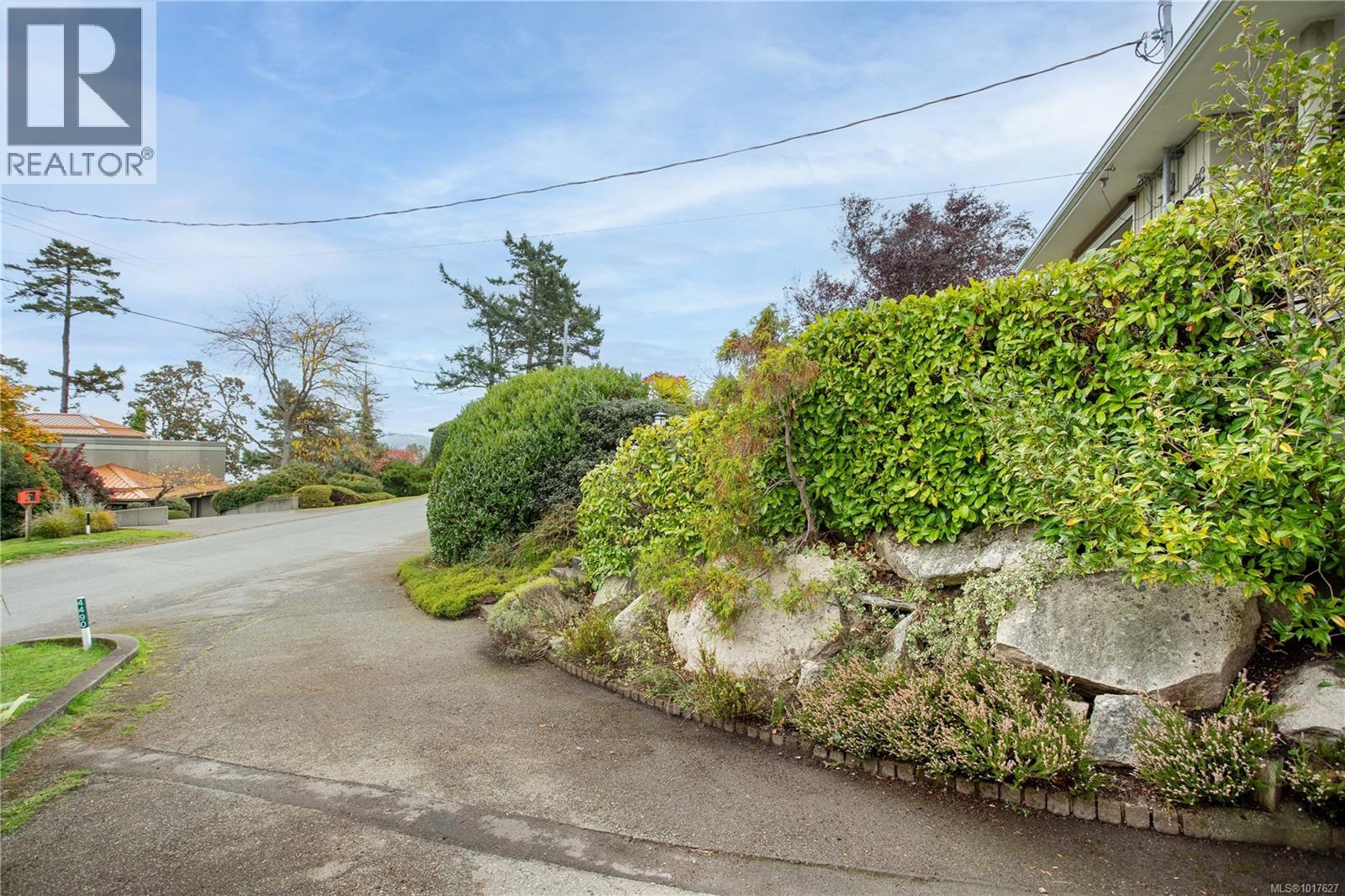 4490 Shore Way, Saanich