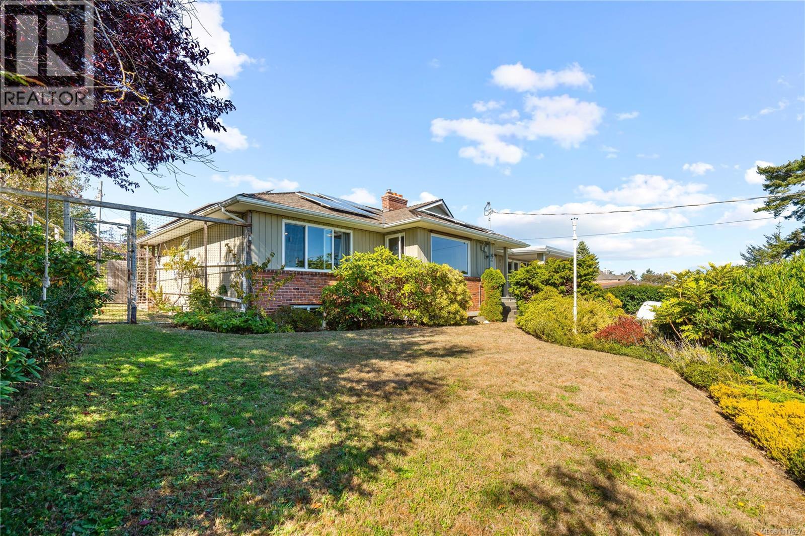 4490 Shore Way, Saanich