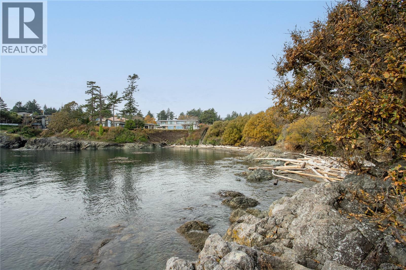 4490 Shore Way, Saanich