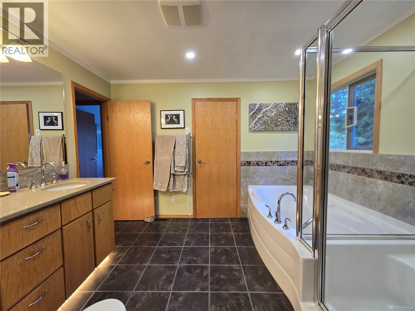 270 Cedar St, Tofino