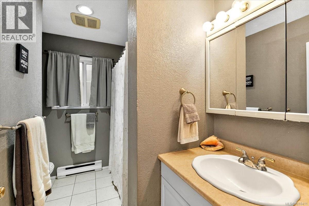 5238 Heaslip Rd, Port Alberni