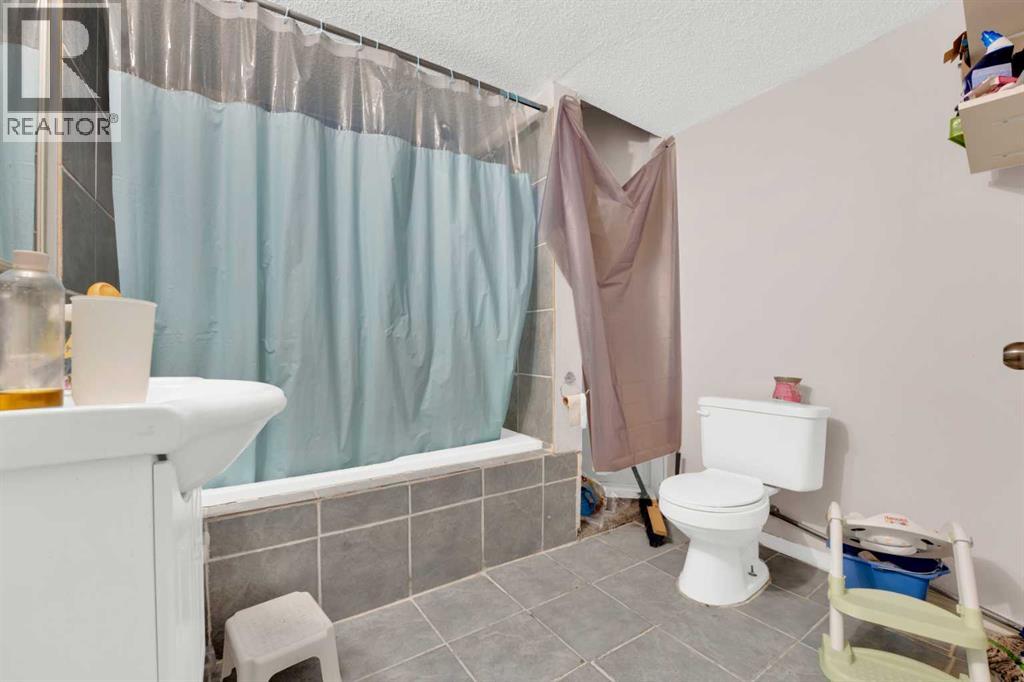 Single Family House for Sale in  Tarawood Place NE Taradale Calgary 