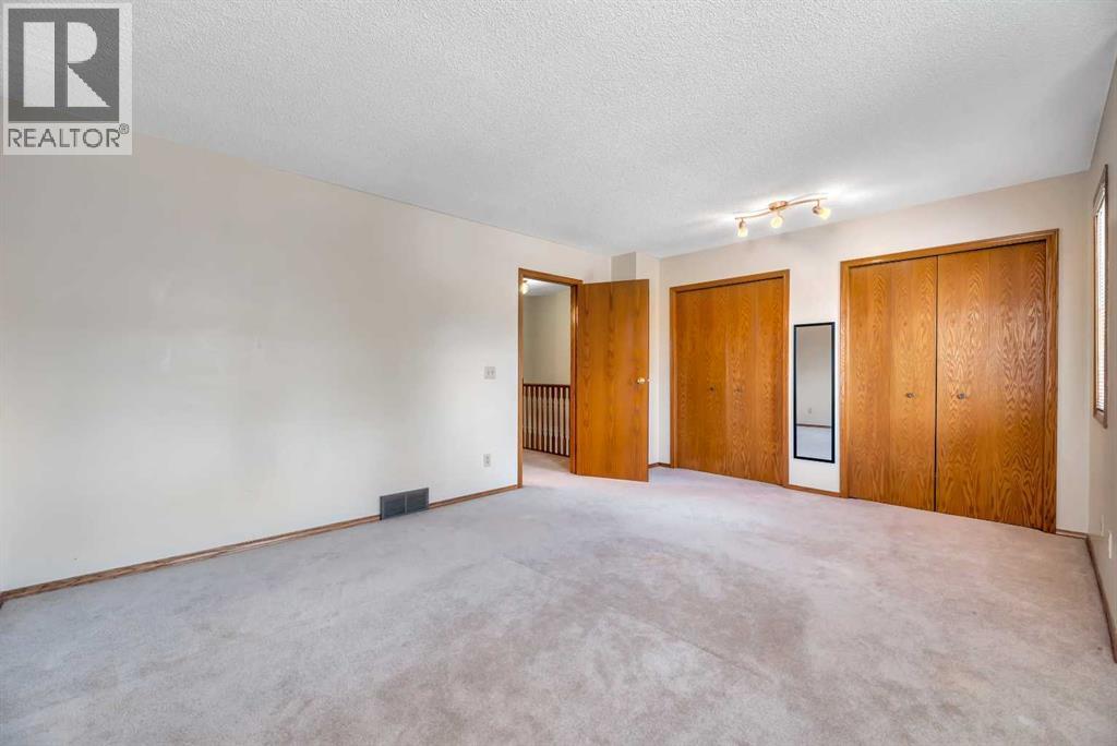 Single Family House for Sale in  Riverglen Park SE Riverbend Calgary 