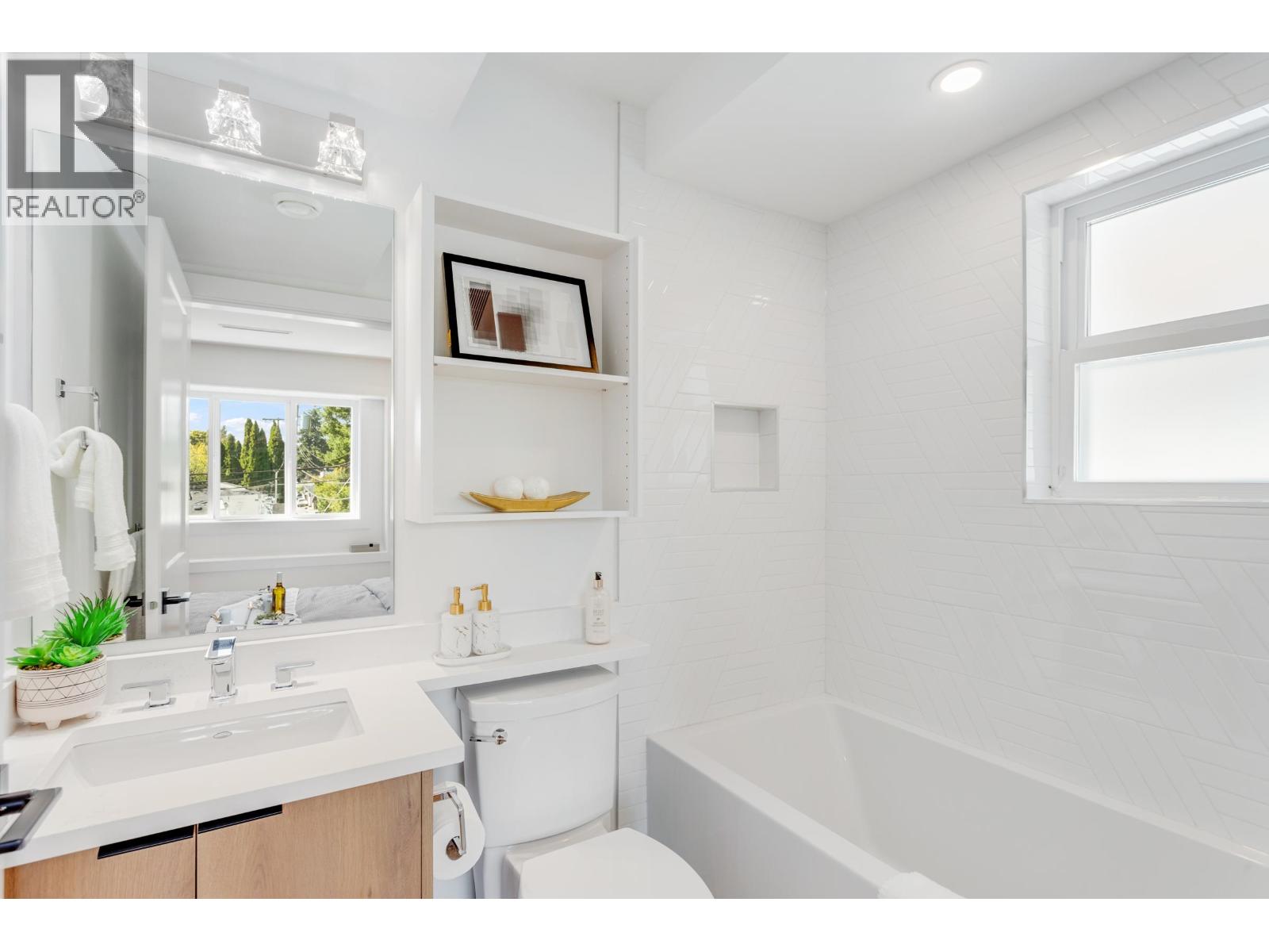 2658 WATERLOO STREET, Vancouver