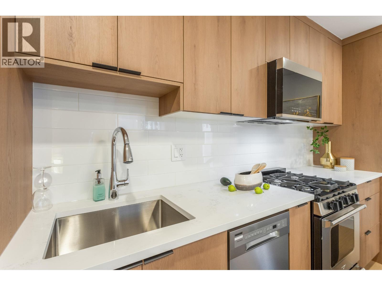 2658 WATERLOO STREET, Vancouver