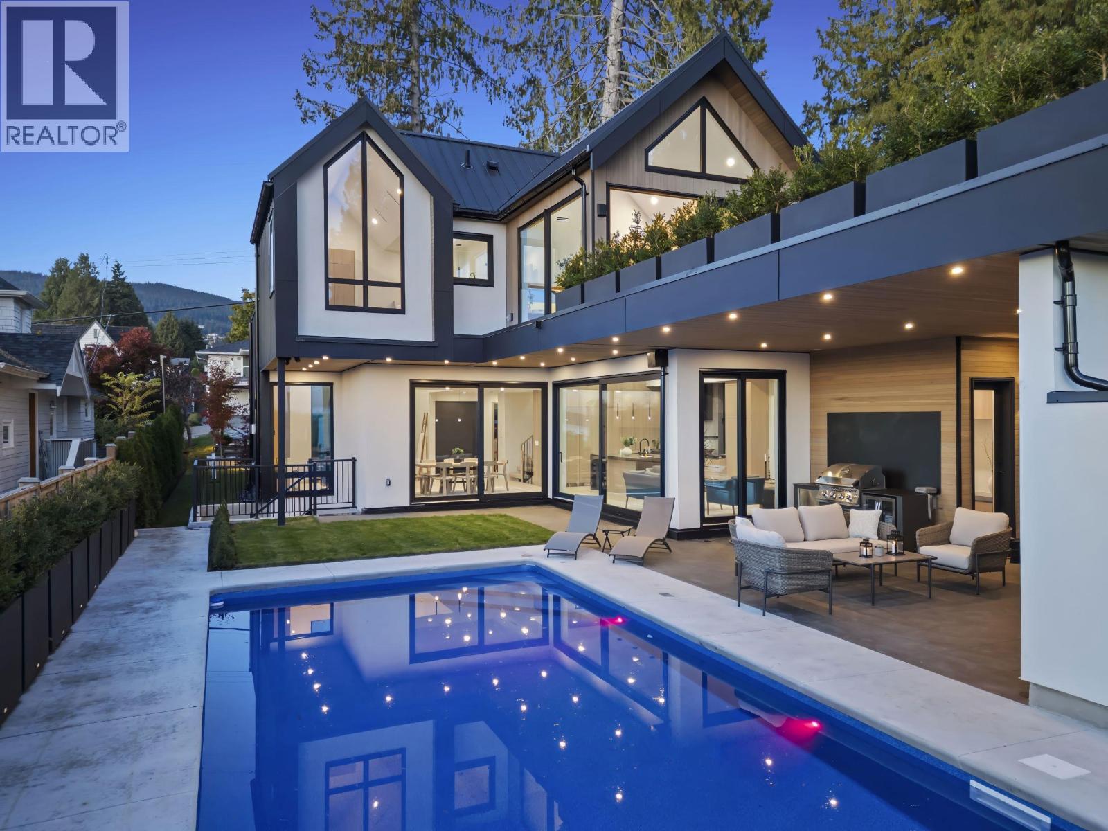 1066 FULTON AVENUE, West Vancouver