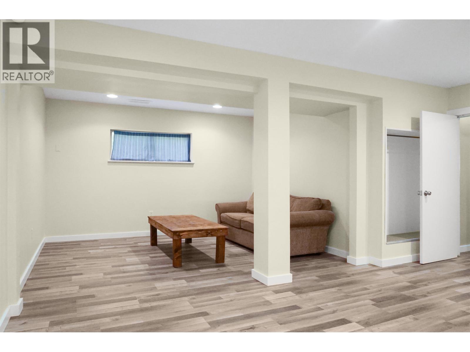 21 WHITE STREET, Kitimat