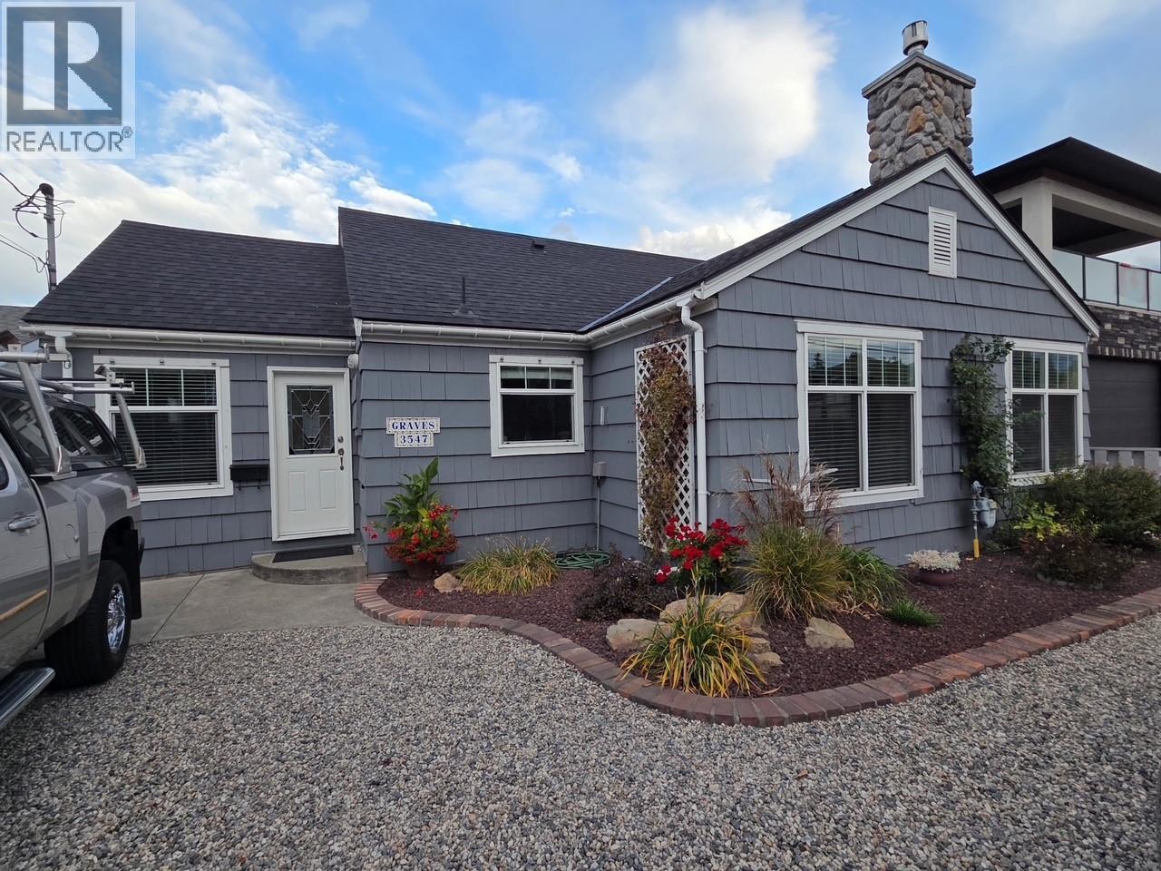 3547 Lakeshore Road - 1