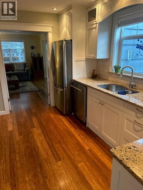 3547 Lakeshore Road - 5
