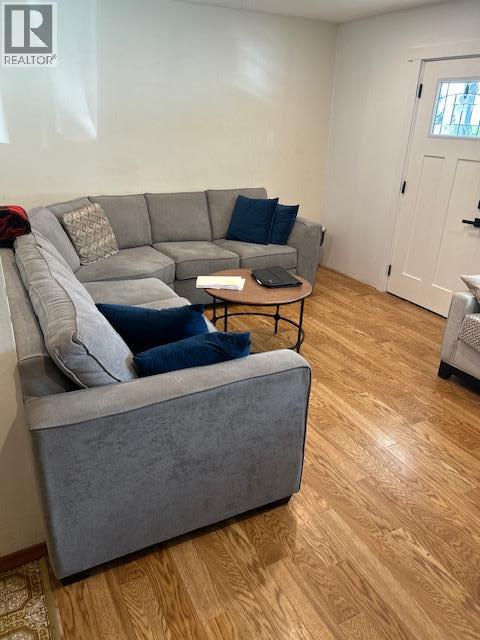 3537 Lakeshore Road - 9