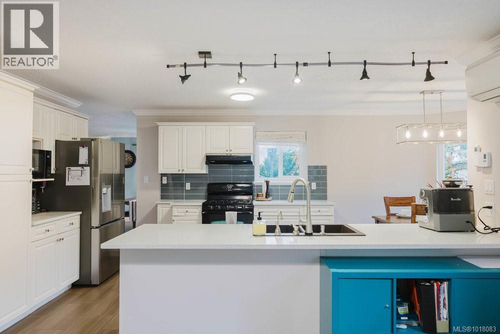 2310 Francis View Dr, View Royal