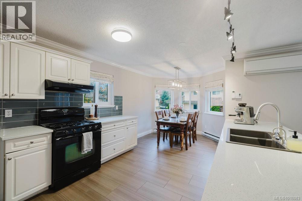 2310 Francis View Dr, View Royal