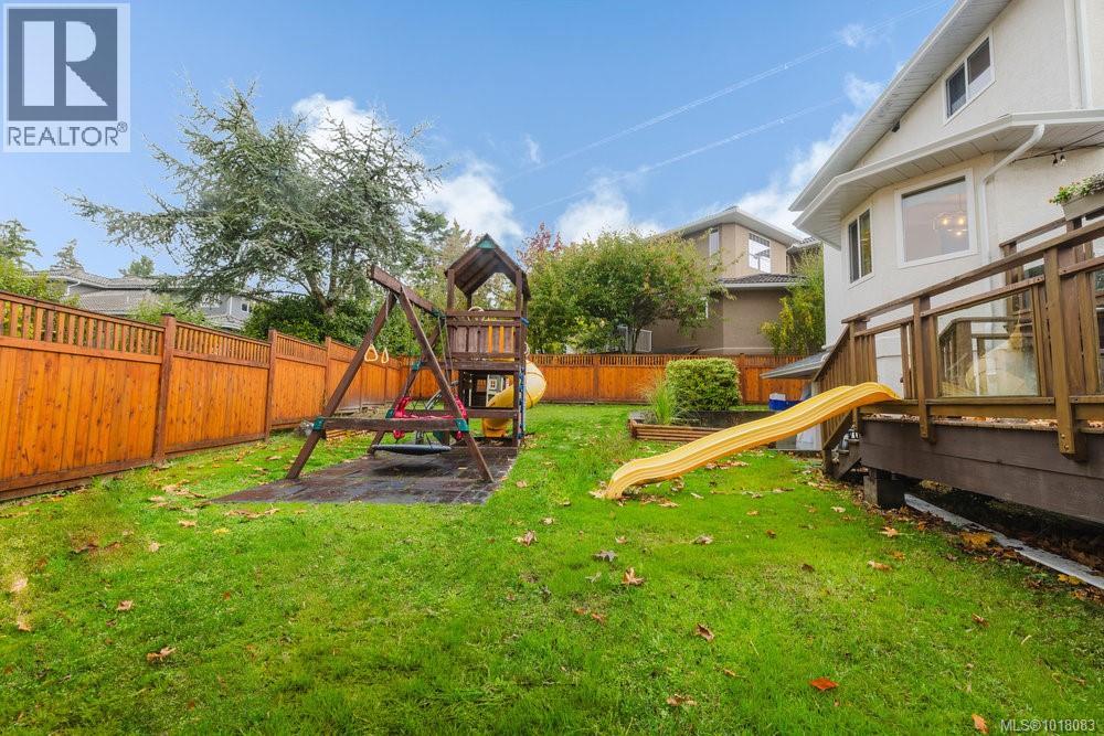 2310 Francis View Dr, View Royal