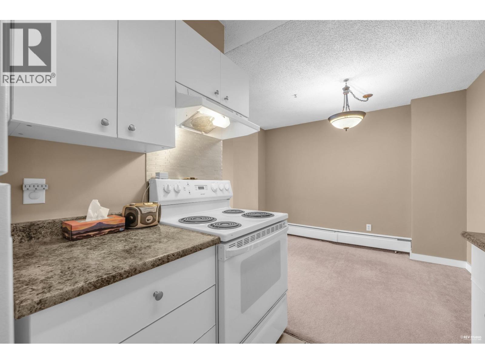 1602 2016 FULLERTON AVENUE, North Vancouver