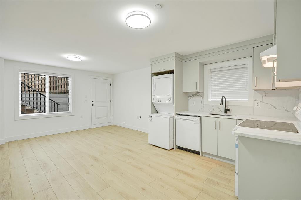 13915 BLACKBURN AVENUE, White Rock