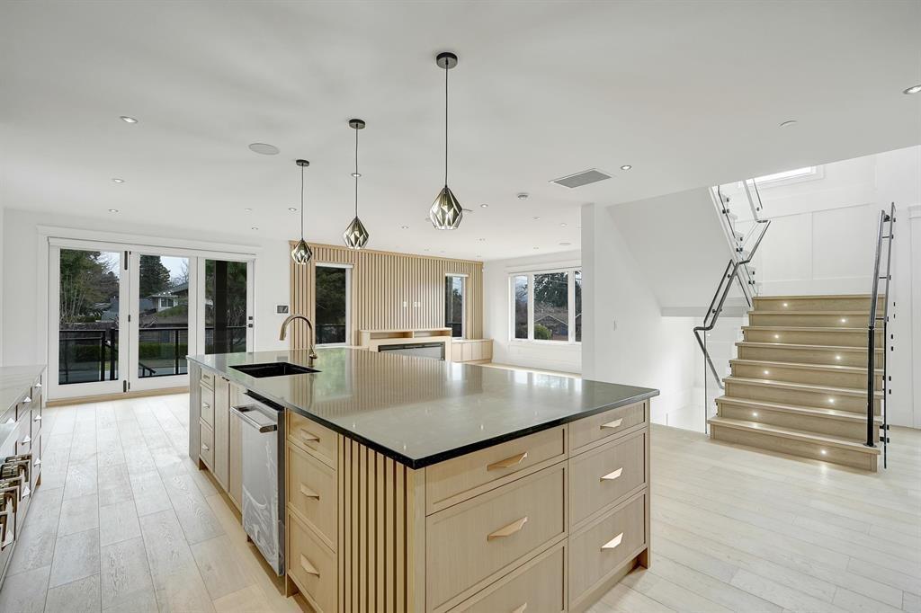 13915 BLACKBURN AVENUE, White Rock