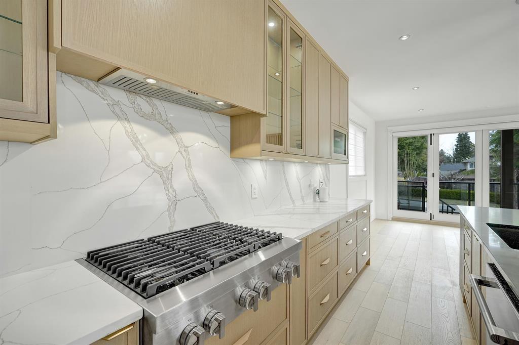 13915 BLACKBURN AVENUE, White Rock