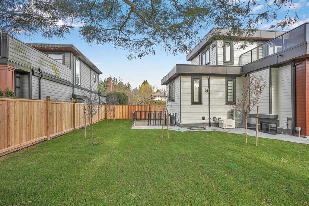 13915 BLACKBURN AVENUE, White Rock