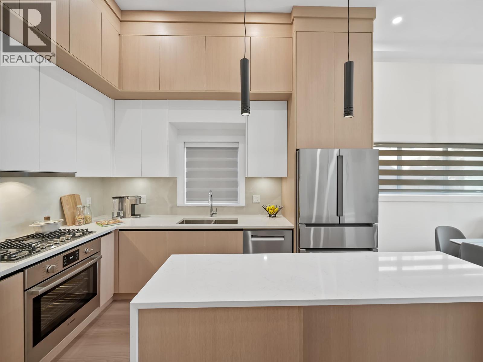 104 914 ROCHESTER AVENUE, Coquitlam