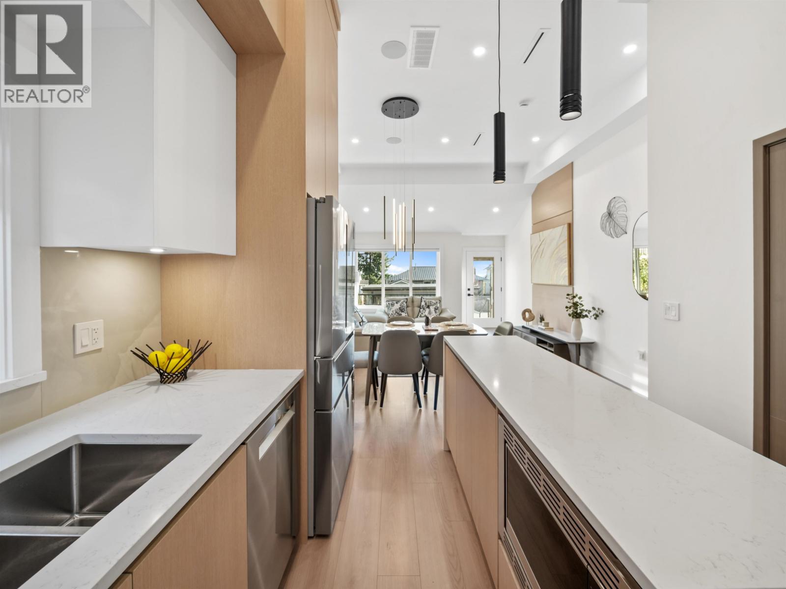 104 914 ROCHESTER AVENUE, Coquitlam