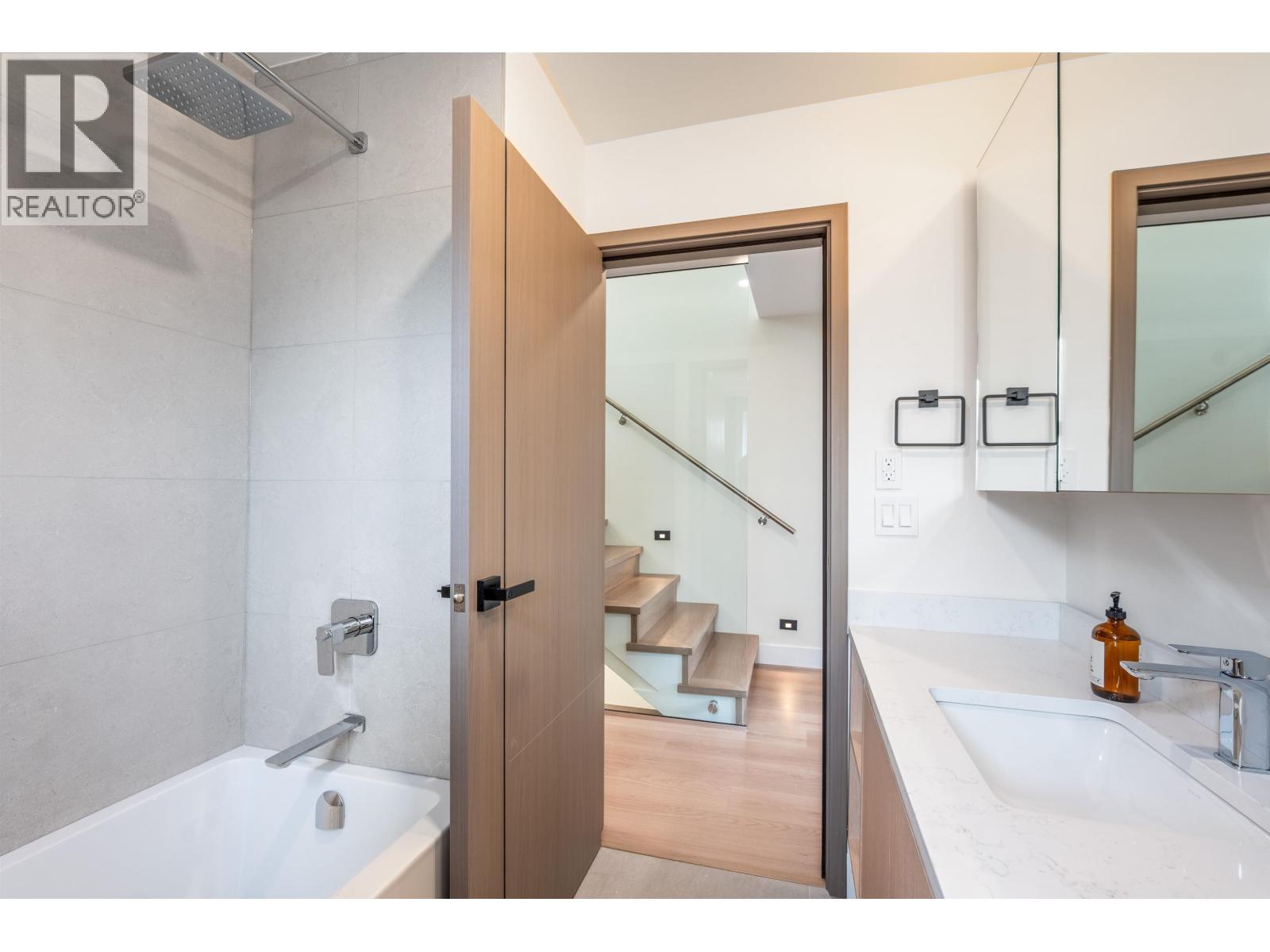 104 914 ROCHESTER AVENUE, Coquitlam