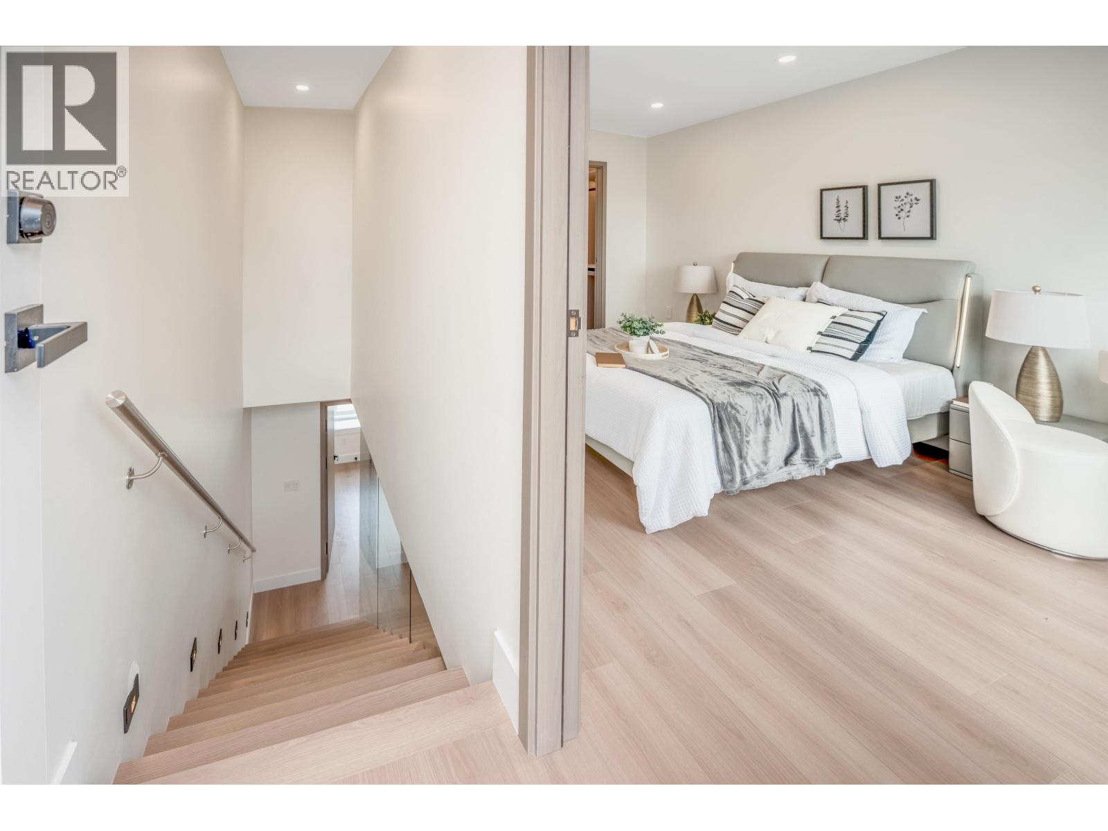 104 914 ROCHESTER AVENUE, Coquitlam