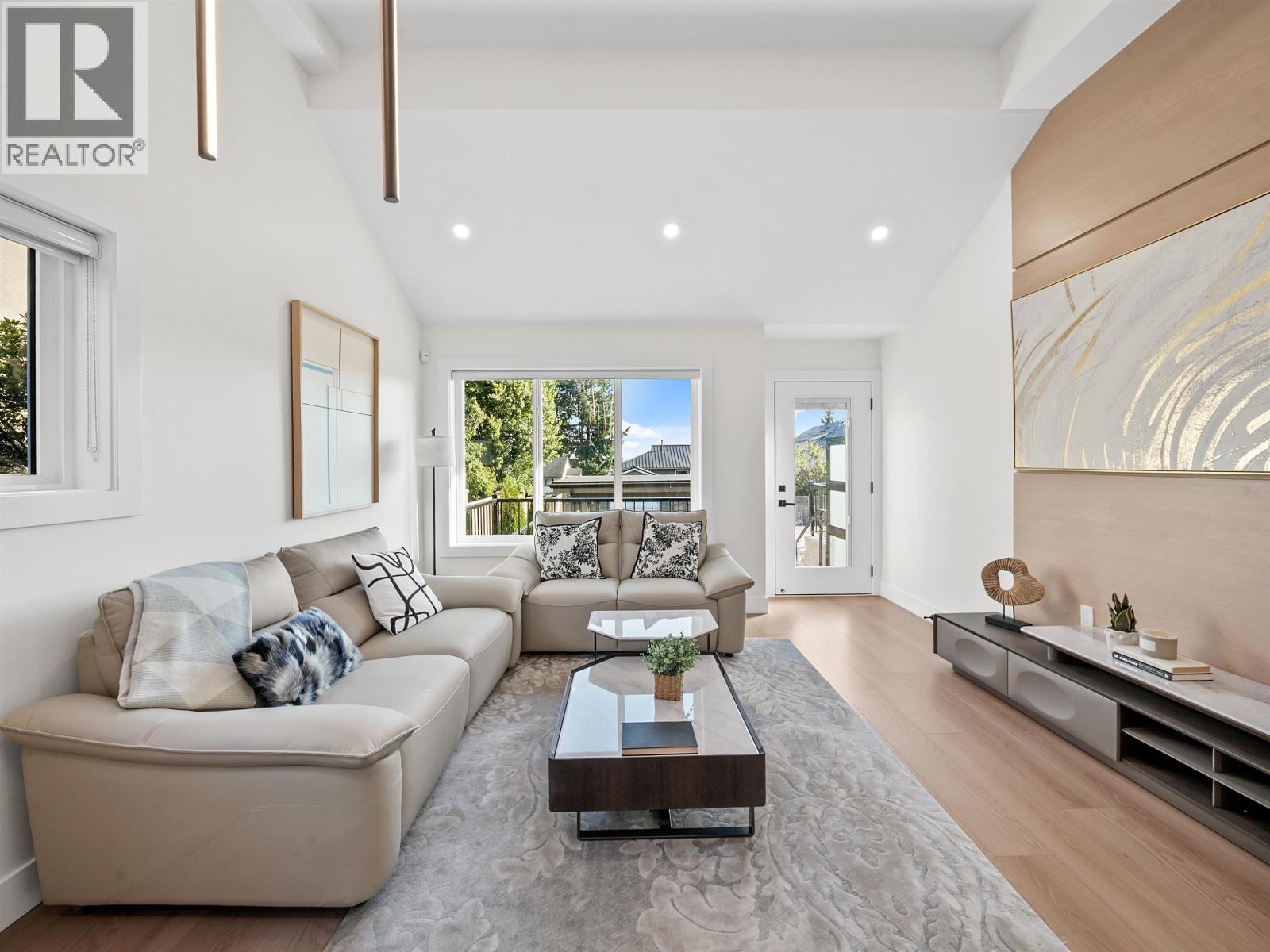 104 914 ROCHESTER AVENUE, Coquitlam