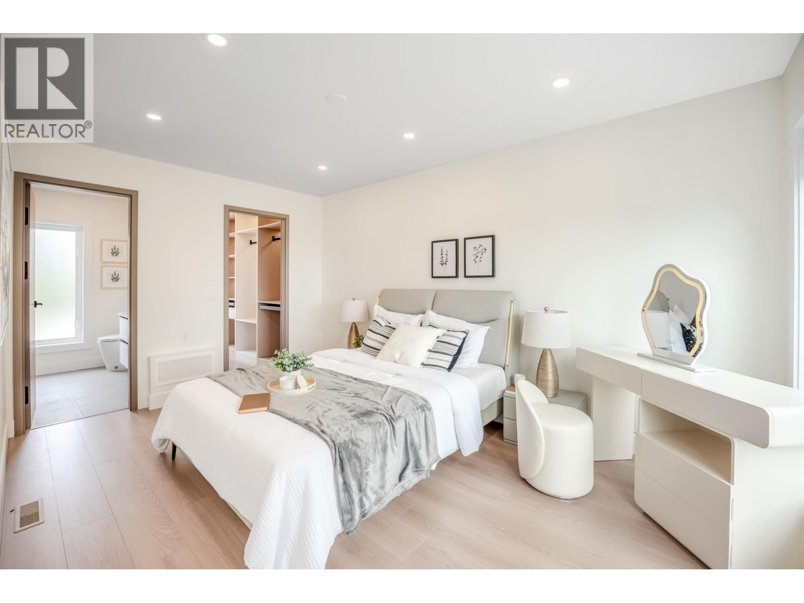 104 914 ROCHESTER AVENUE, Coquitlam