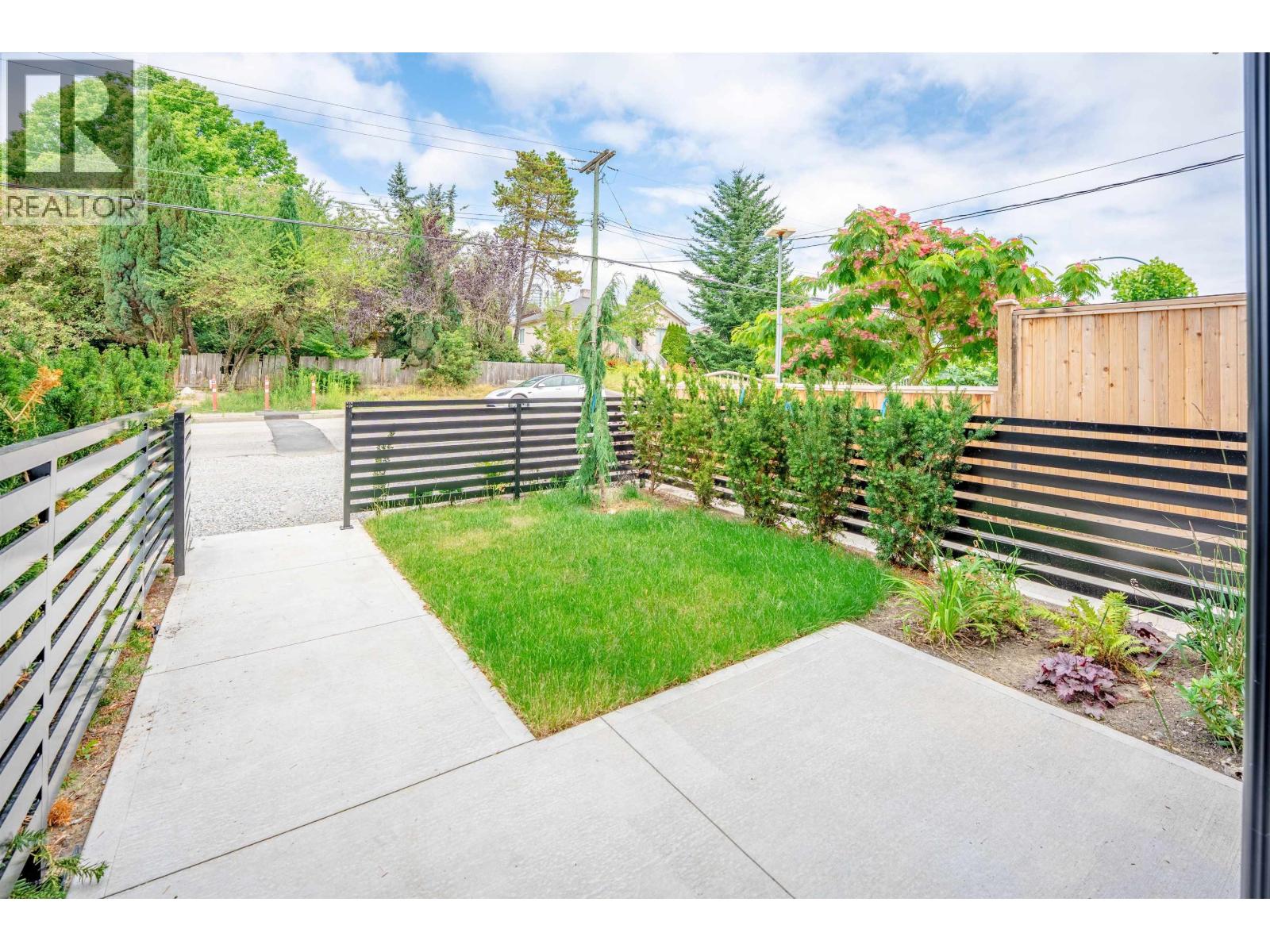 104 914 ROCHESTER AVENUE, Coquitlam