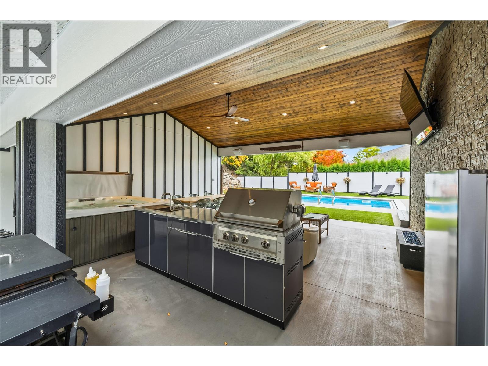  2336 Shannon Woods Drive, West Kelowna