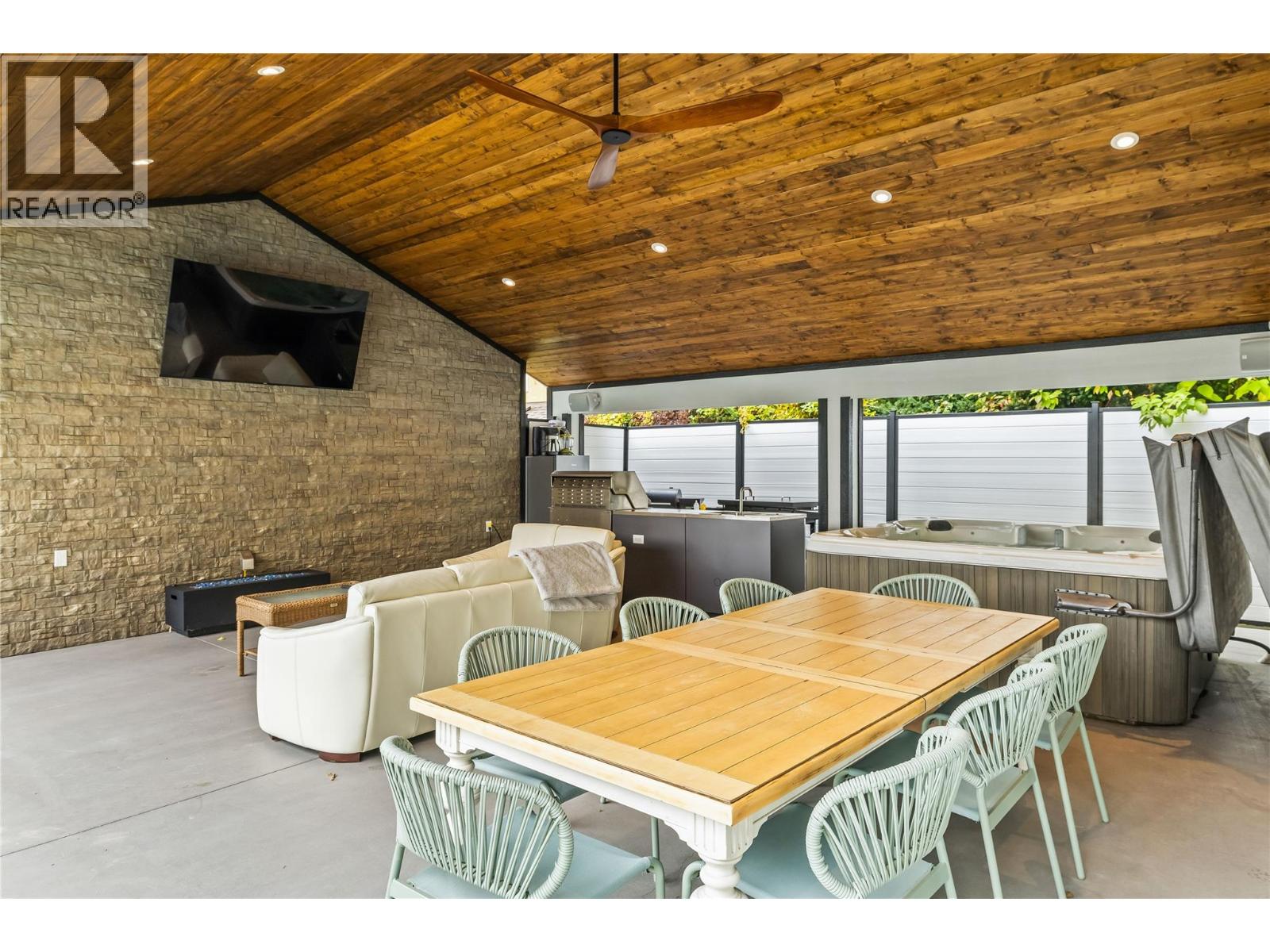  2336 Shannon Woods Drive, West Kelowna