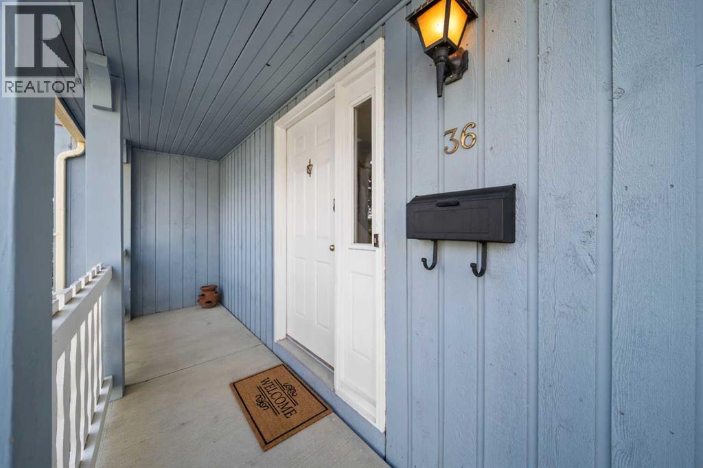 Single Family House for Sale in  Strathlorne Crescent SW Strathcona Park Calgary 