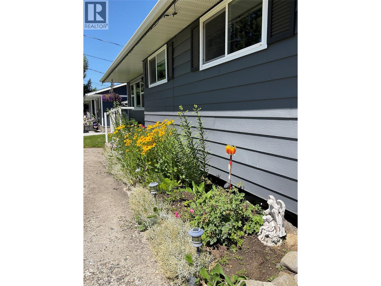 431 Hartland Avenue, Midway