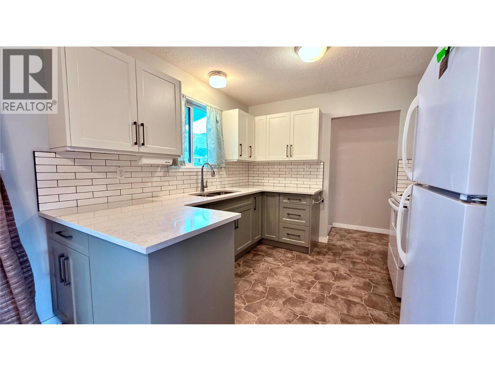 431 Hartland Avenue, Midway