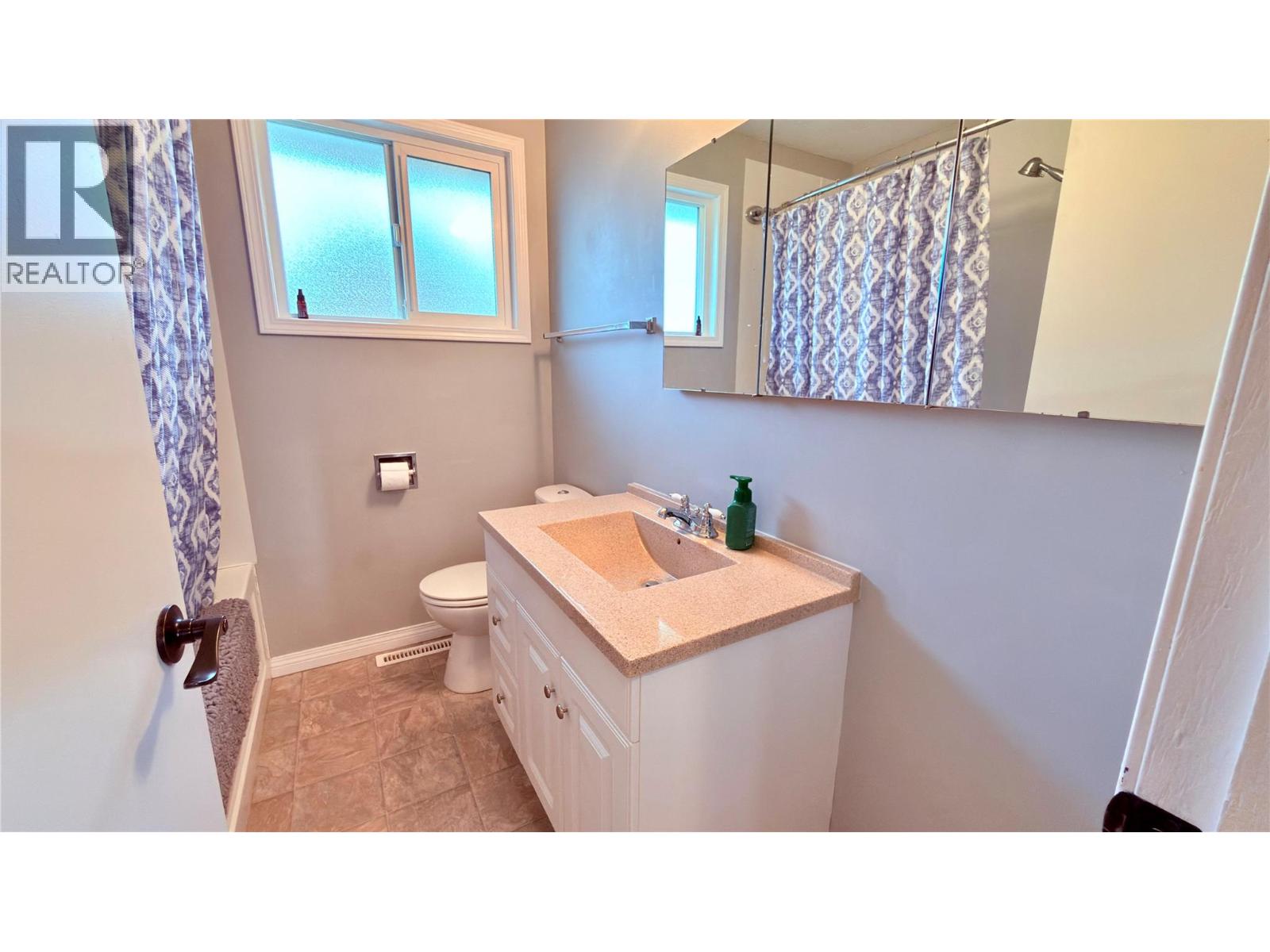 431 Hartland Avenue, Midway