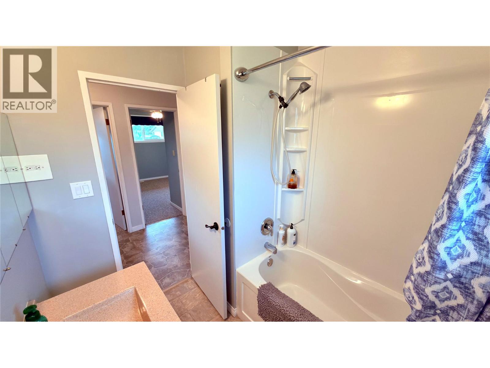 431 Hartland Avenue, Midway