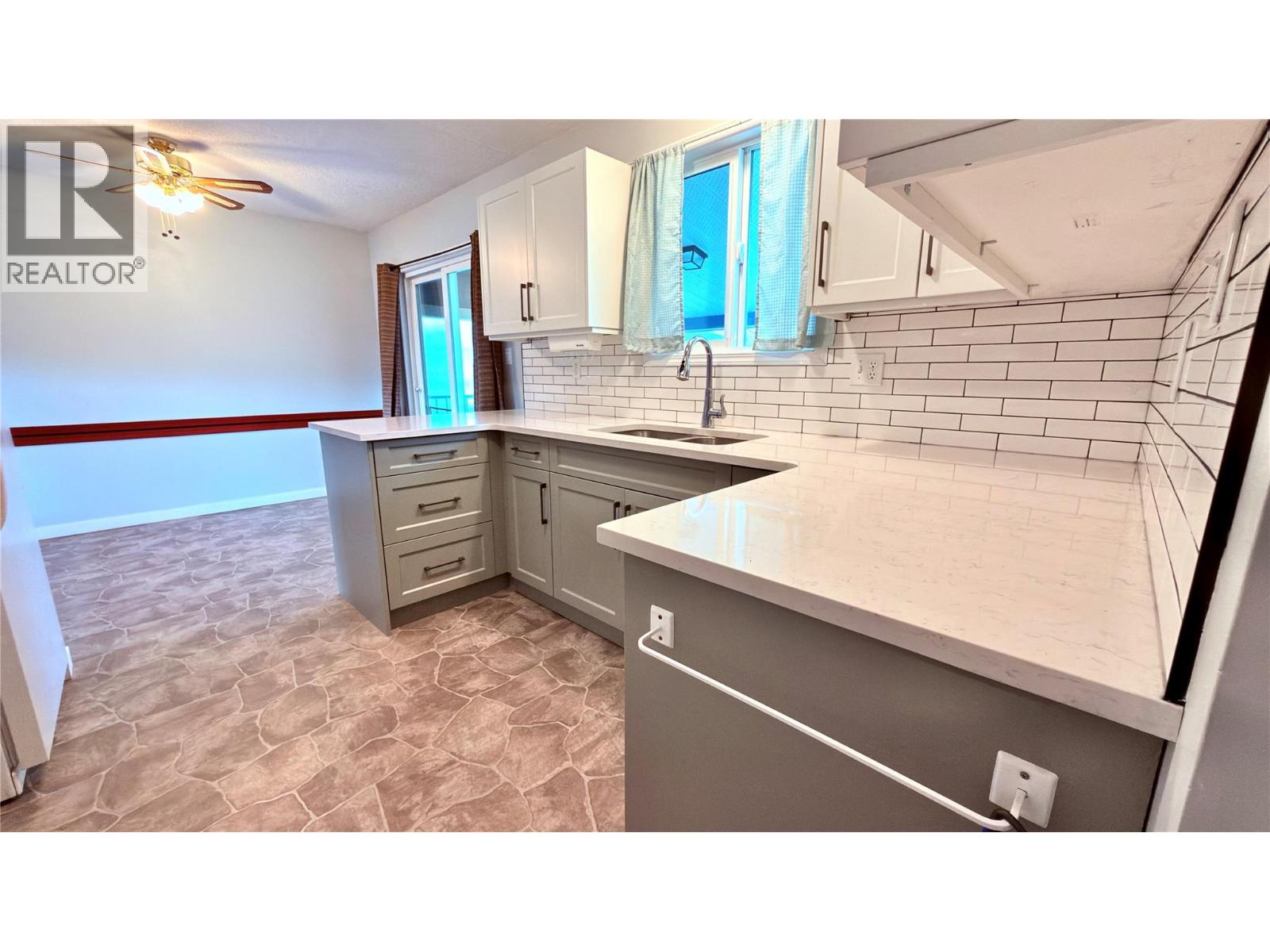 431 Hartland Avenue, Midway