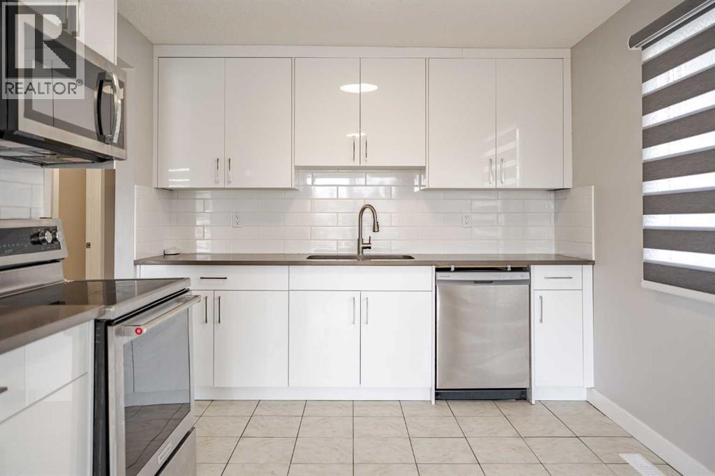 Multi-family House Bi-level for Sale in  Sabrina Road SW Southwood Calgary 