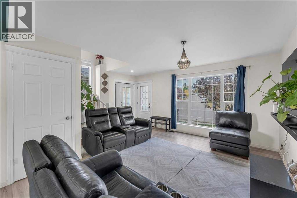 Single Family House for Sale in  Tuscany Ridge Terrace NW Tuscany Calgary 