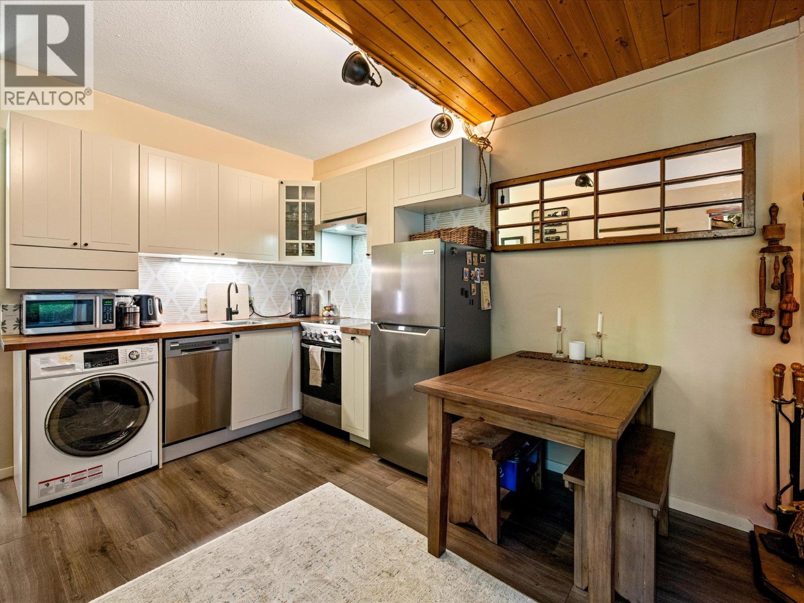 4 2227 SAPPORO DRIVE, Whistler