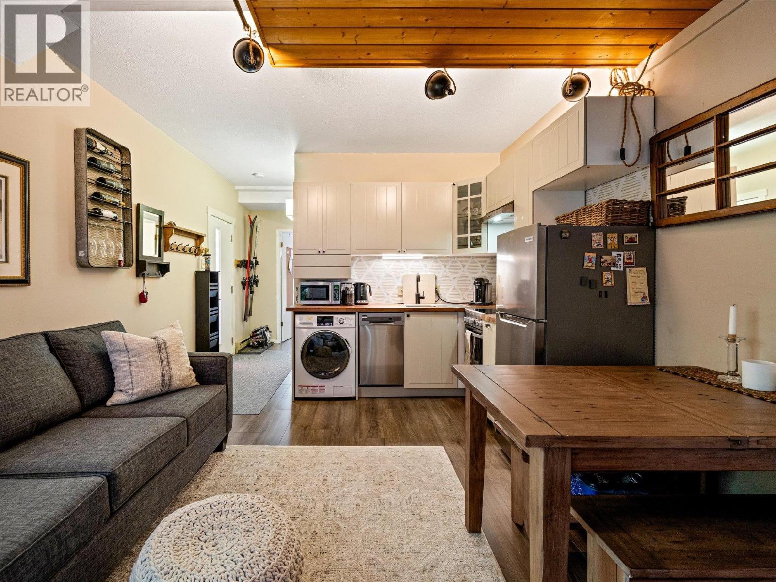 4 2227 SAPPORO DRIVE, Whistler