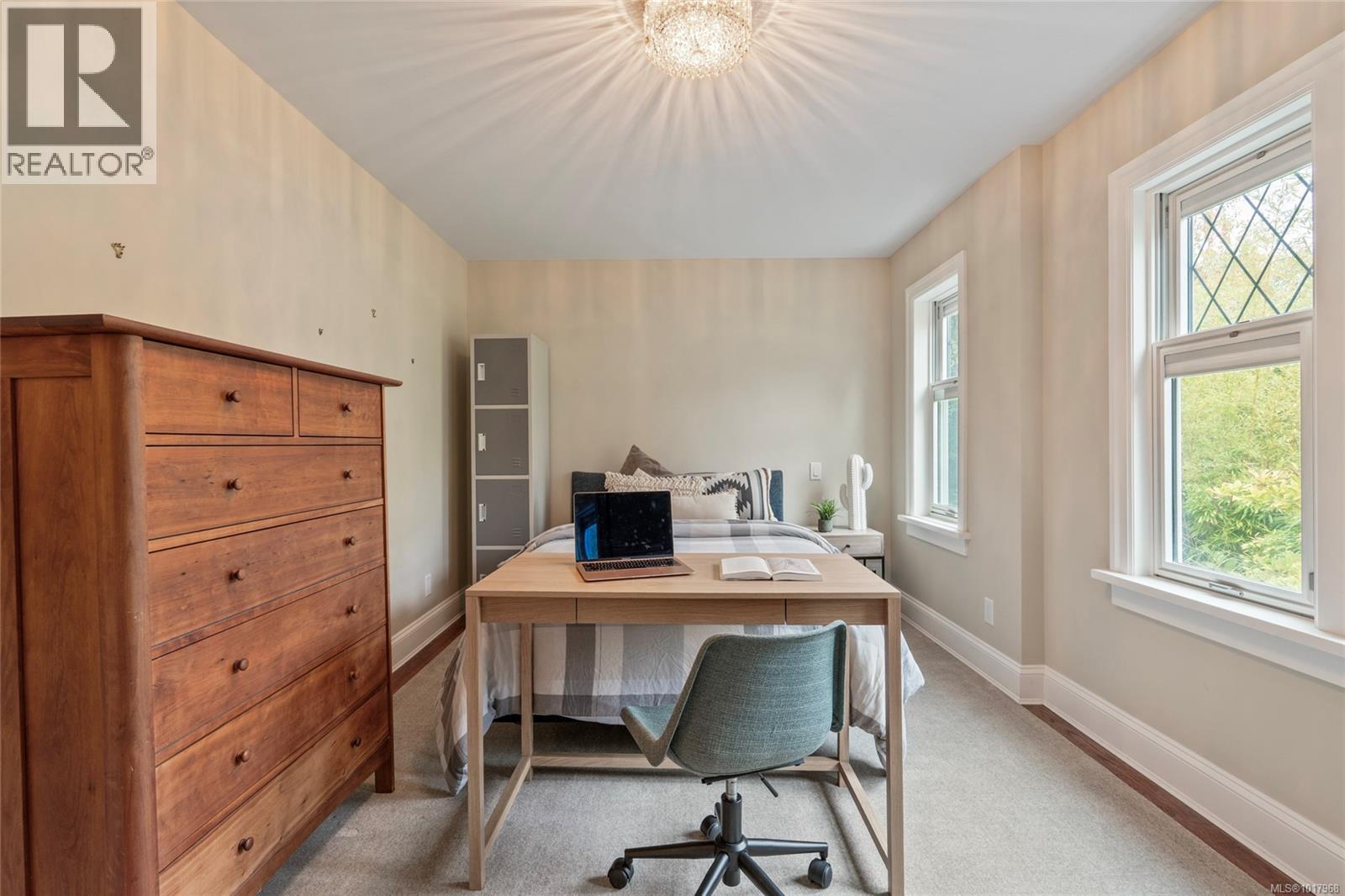 1690 Ash Rd, Saanich