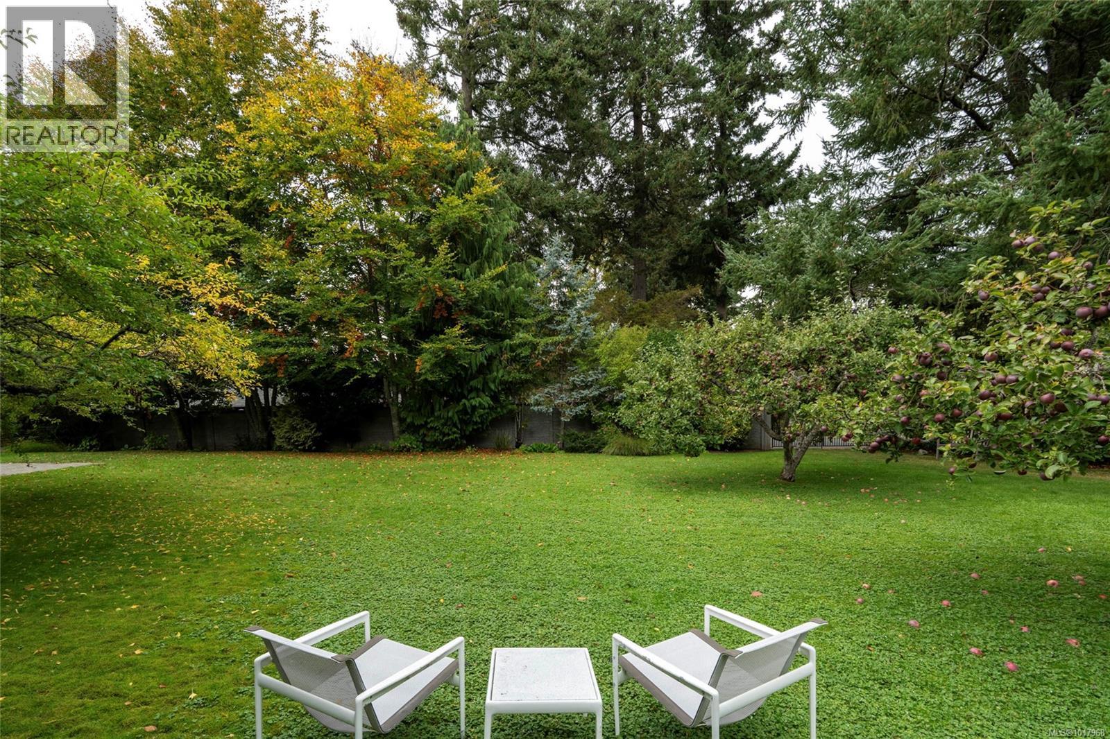 1690 Ash Rd, Saanich