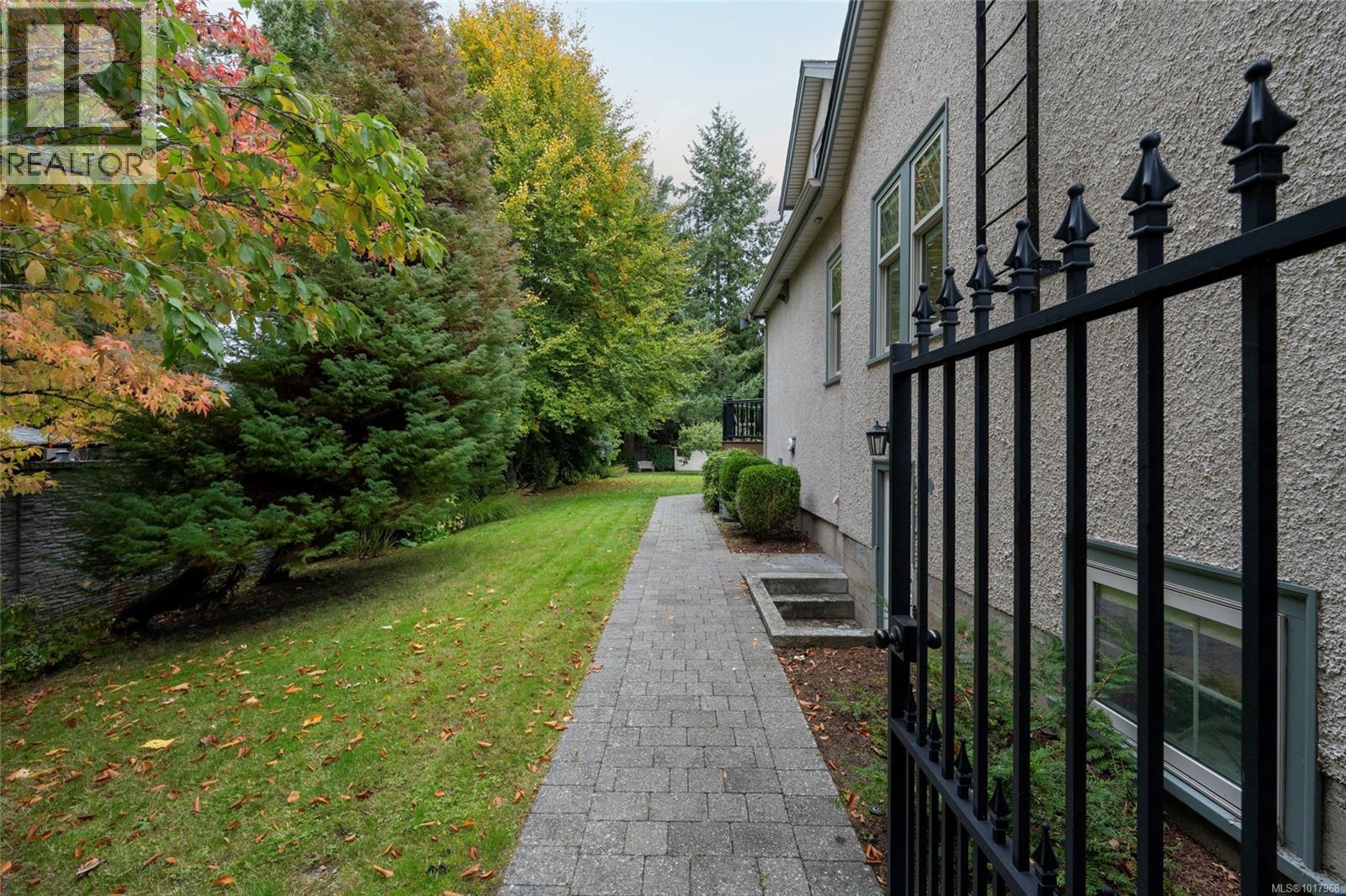 1690 Ash Rd, Saanich