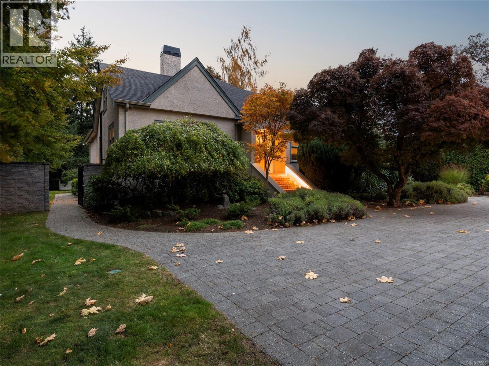 1690 Ash Rd, Saanich