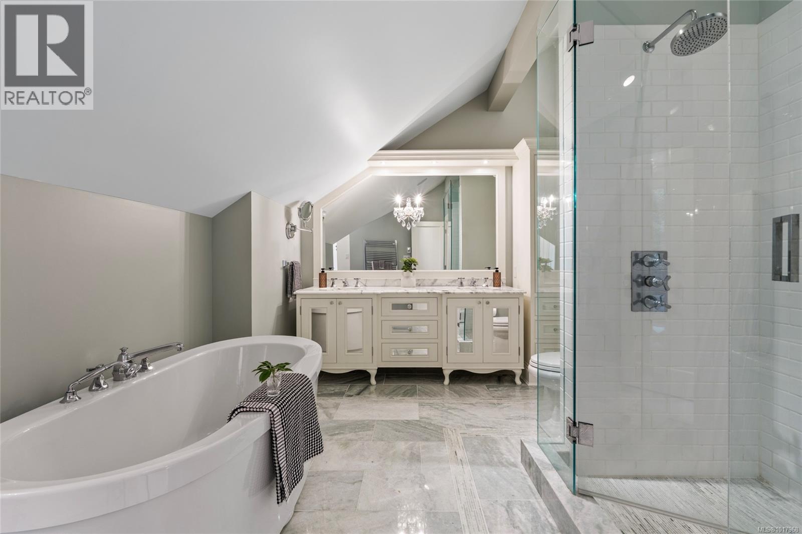 1690 Ash Rd, Saanich